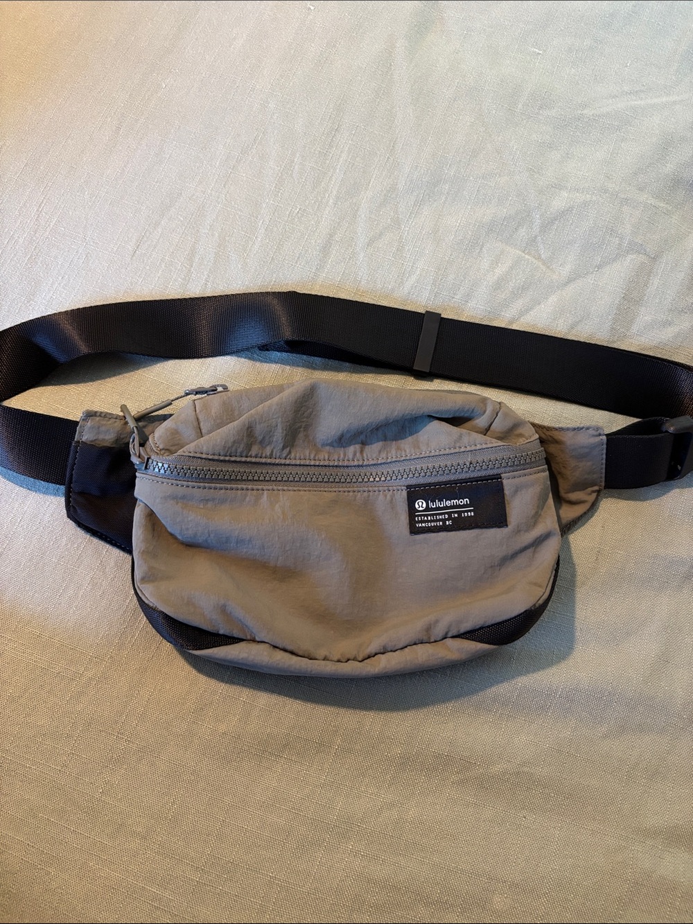 lululemon athletica Men's Taupe Belt Bag with Black Strap